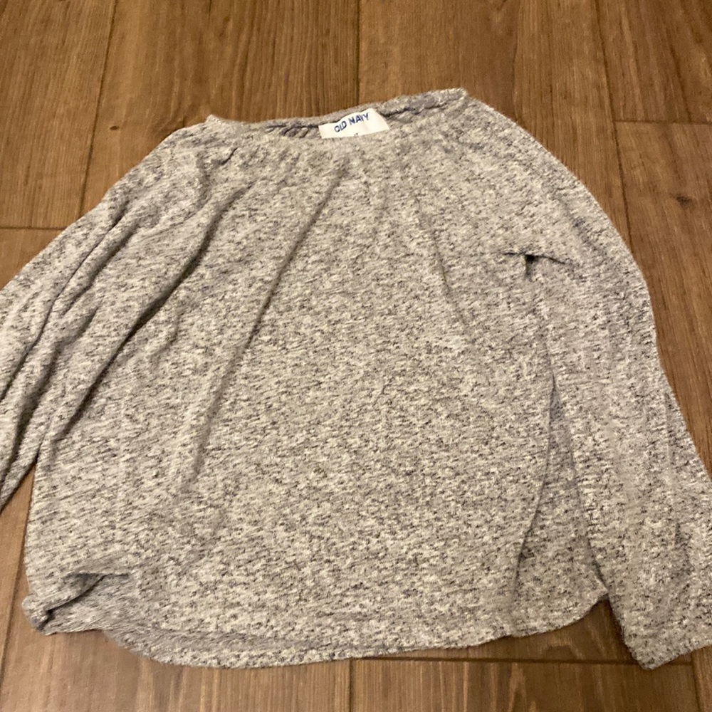 Old navy size 5T gray long sleeved shirt